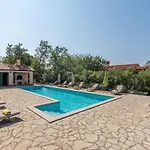 Ana Vlakovo Вилла Коромачно